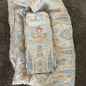 Queen duvet with 2 matching shams